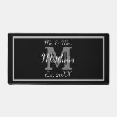 Moderne zwarte Mr en Mrs Naam Bruiloft Bureaumat (Voorkant)