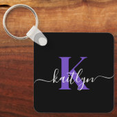 Moderne Zwarte Paarse Script Monogram Sleutelhanger (Voorkant)