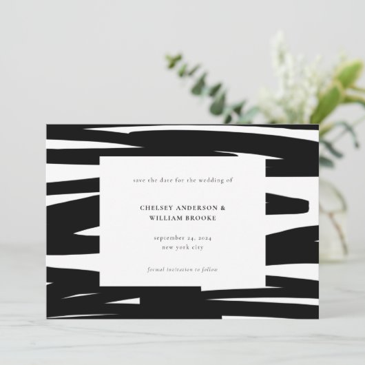Moderne zwarte penseel Abstracte bruiloft Save The Date (Staand voorkant)