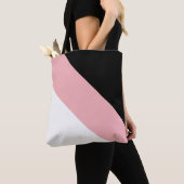 Moderne zwarte roze en witte diagonaal gestreept tote bag (Dichtbij)