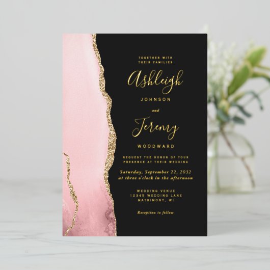 Moderne, zwarte roze goudbruine donkere bruiloft folie uitnodiging (Staand Voorkant)