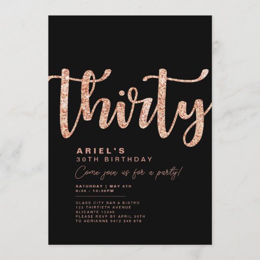 Moderne zwarte & roze gouden 30e verjaardagsuitnod kaart (Voorkant)