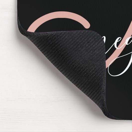 Moderne zwarte roze handgeschreven naam monogramed muismat (Hoek)