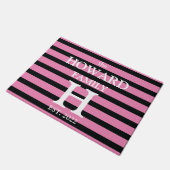 Moderne zwarte roze stripes Monogram naam bruiloft Deurmat (Schuin)