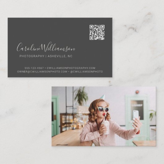 Moderne Zwarte Script Foto QR Code Minimaal Trendy Visitekaartje (Voorkant / Achterkant)