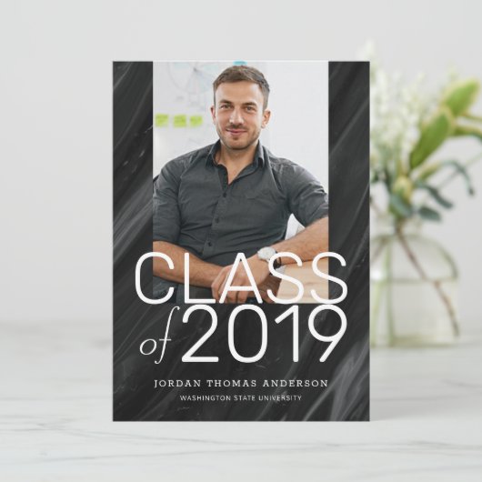 Moderne zwarte, stapelbare tekst Afstuderen Foto Aankondiging (Staand voorkant)