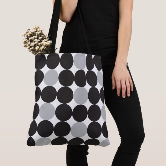 Moderne zwarte Stippen Geometrisch patroon Tote Bag (Dichtbij)