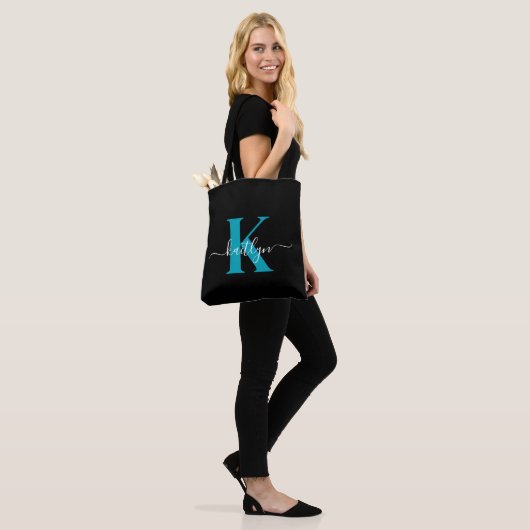 Moderne Zwarte Teal Script Monogram Tote Bag (Op model)