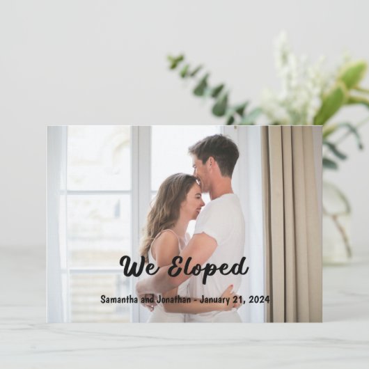 Moderne zwarte tekst We Eloped Foto aankondiging (Staand voorkant)