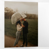 Moderne zwarte trouwfoto drieluik uitnodiging (Binnenzijde eerst)