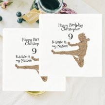 Moderne zwarte vechtsporten karate kinderen verjaa