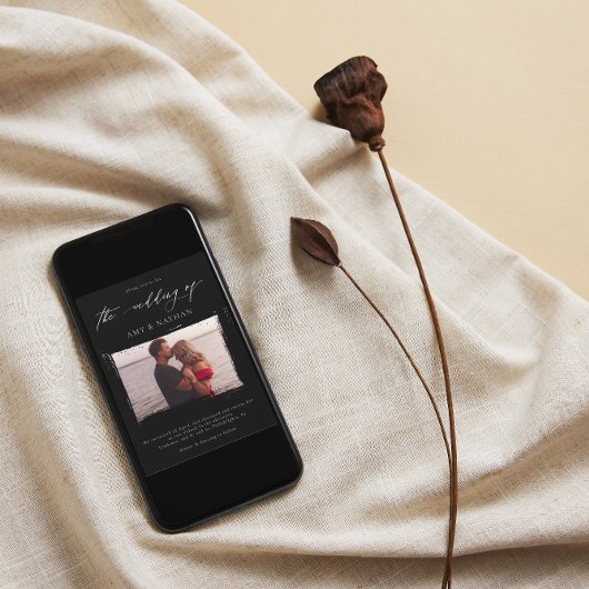 Moderne zwarte verontruste foto bruiloft kaart