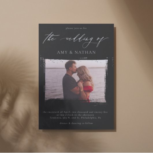 Moderne zwarte verontruste foto bruiloft kaart