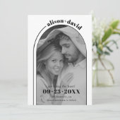 Moderne zwarte witte boog en foto bruiloft save the date (Staand voorkant)