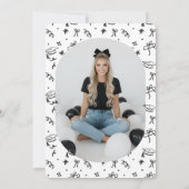 Moderne Zwarte & Witte Doodle Afstudeerfoto Kaart (Achterkant)