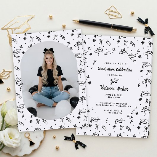 Moderne Zwarte & Witte Doodle Afstudeerfoto Kaart