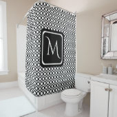 Moderne Zwarte Witte Gekoppelde Ringen Monogram Douchegordijn (In situ)