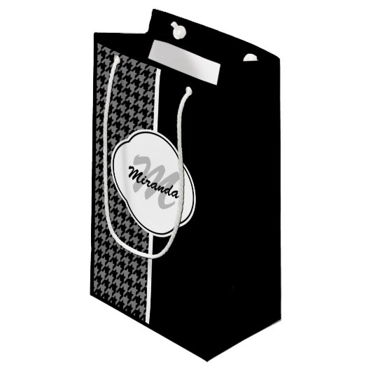 Moderne Zwarte Witte Houndstooth Monogram en Naam Klein Cadeauzakje (Voorkant Gekanteld)