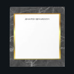 Moderne zwarte witte marmer naam notitieblok<br><div class="desc">Moderne,  stijlvolle zwarte en witte marmerpatroon en gouden lijst op maat gesneden notitieblok. U kunt uw eigen naam of tekst en monogram toevoegen.</div>