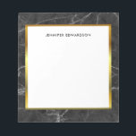 Moderne zwarte witte marmer naam notitieblok<br><div class="desc">Moderne,  stijlvolle zwarte en witte marmerpatroon en gouden lijst op maat gesneden notitieblok. U kunt uw eigen naam of tekst en monogram toevoegen.</div>