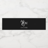 Moderne Zwarte & Witte Monogram Huwelijk Waterfles Etiket (Enkel label)