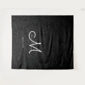 Moderne Zwarte Witte Monogram Trouwfoto Booth Wandkleed (Voorkant (horizontaal))