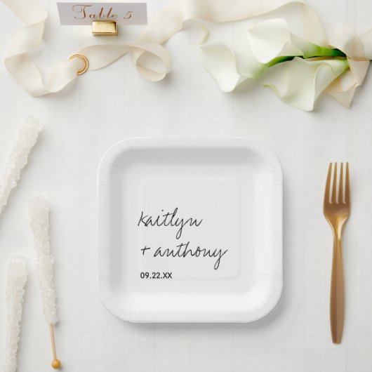Moderne Zwarte & Witte Script Minimalistische Trou Papieren Bordje (Huwelijk)
