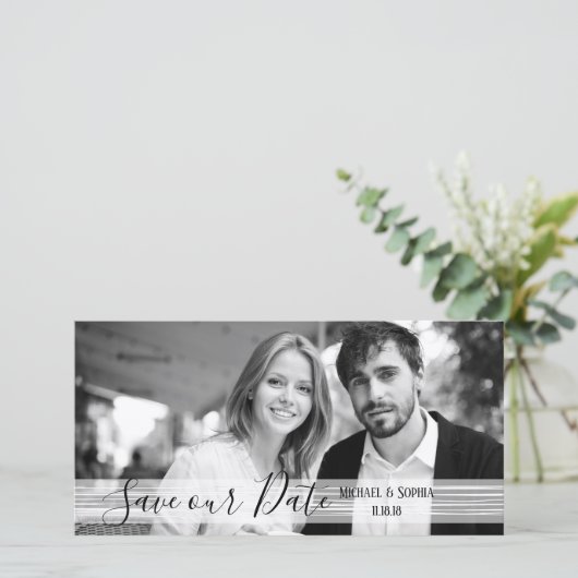 Moderne zwarte & witte sla onze datumfotokaarten o save the date (Staand voorkant)