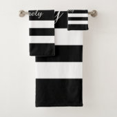 Moderne zwarte witte streped patroonnaam bad handdoek (Insitu)