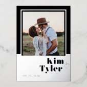 Moderne zwarte zilveren fotobruiloft met behoud va folie uitnodiging (Voorkant)