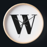 Moderne zwarte zwarte, aangepaste monogram initiaa<br><div class="desc">Moderne aangepaste monogram initiaal letter typografie elegant wall Clock. Aangepaste zwarte tekst,  witte achtergrond. Verkrijgbaar in verschillende formaten (rond of vierkant) en materialen</div>