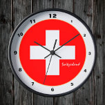 Moderne Zwitserse vlag en Zwitserland trendy/desig Ronde Klok<br><div class="desc">WALL CLOCK: ontwerp mode Zwitserland en Zwitserse vlag - houd van mijn land, reizen, vakantie, landpatriotten/sportfans</div>