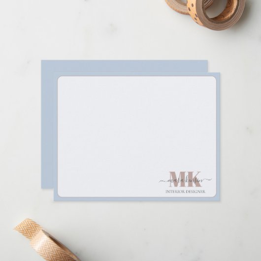 Modert Mocha Mousse Monogram Dusty Blue Notitiekaartje (Voorkant / Achterkant in situ)