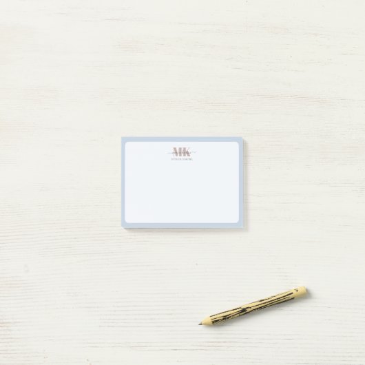 Modert Mocha Mousse Monogram Dusty Blue Post-it® Notes (Op bureau)