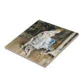 Modieuze schoonheid bewonderen zichzelf in de spie tegeltje (Zijkant)