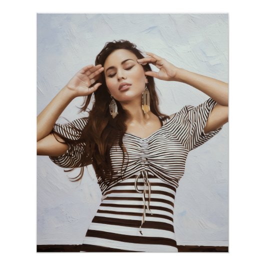 Modieuze vrouw in gestreepte jurk perfect poster (Voorkant)