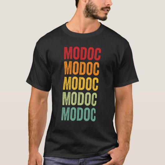 Modoc County California Rainbow Text Design T-shirt (Voorkant)