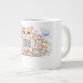 Moe Kawaii Aangepaste QR Code Kat Pastel Roze Bloe Grote Koffiekop (Voorkant rechts)