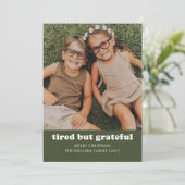 Moe maar dankbaar Grappig Familie Foto Kerstmis Feestdagenkaart (Staand voorkant)