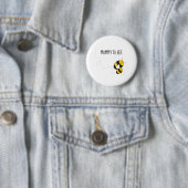 Moeder bij button voor hommel baby shower (In situ)
