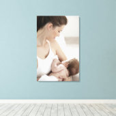 Moeder die borstvoeding geeft baby 2 canvas afdruk (Insitu (Houten vloer))