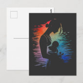 Moeder die haar baby draagt, moeder en haar baby s briefkaart (Voorkant / Achterkant)