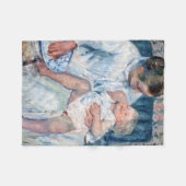 Moeder die haar slaperig kind, Cassatt, wil wassen Fleece Deken (Voorkant (Horizontaal))