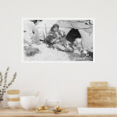 Moeder die kinderen voedt Alaska 1907 Poster (Keuken)