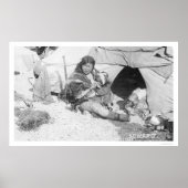 Moeder die kinderen voedt Alaska 1907 Poster (Voorkant)