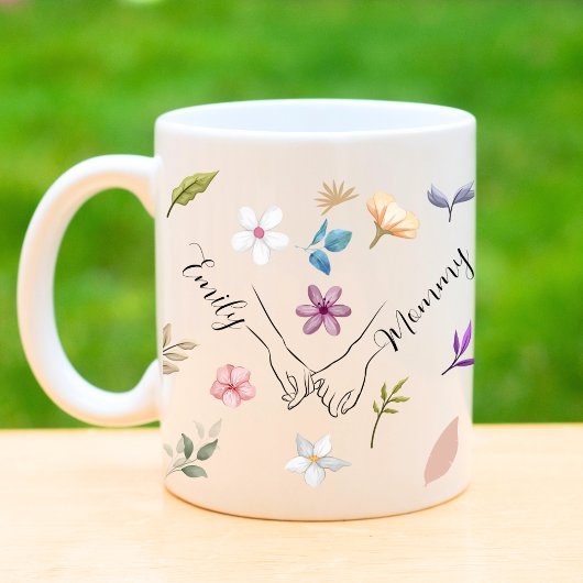 Moeder dochter moderne bloemen houden hand koffiemok