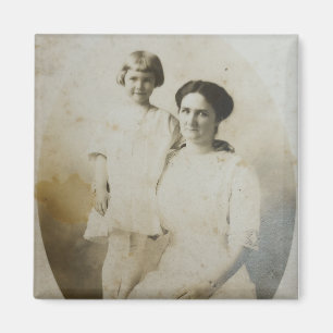 Moeder & Dochter Ovaal Masker Vaste RPPC BW Foto A Magneet