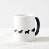 Moeder Duck en Ducklings in Silhouette Magische Mok (Voorkant rechts)