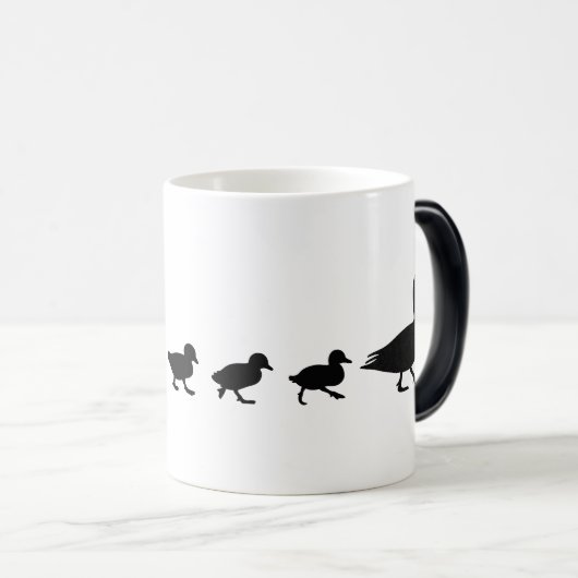 Moeder Duck en Ducklings in Silhouette Magische Mok (Voorkant rechts)