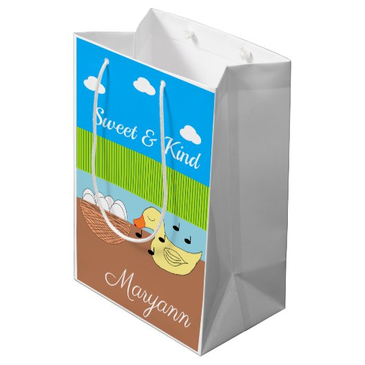 Moeder Duck zingt op haar eieren Medium Cadeauzakje (Achterkant Gekanteld)